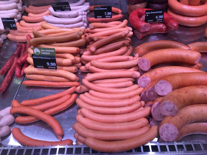 charcuterie-AMIRAT-min_sausages_meat_butchery-1069321